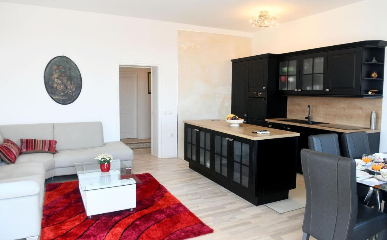 Divia Apartment Rijeka Luaran gambar